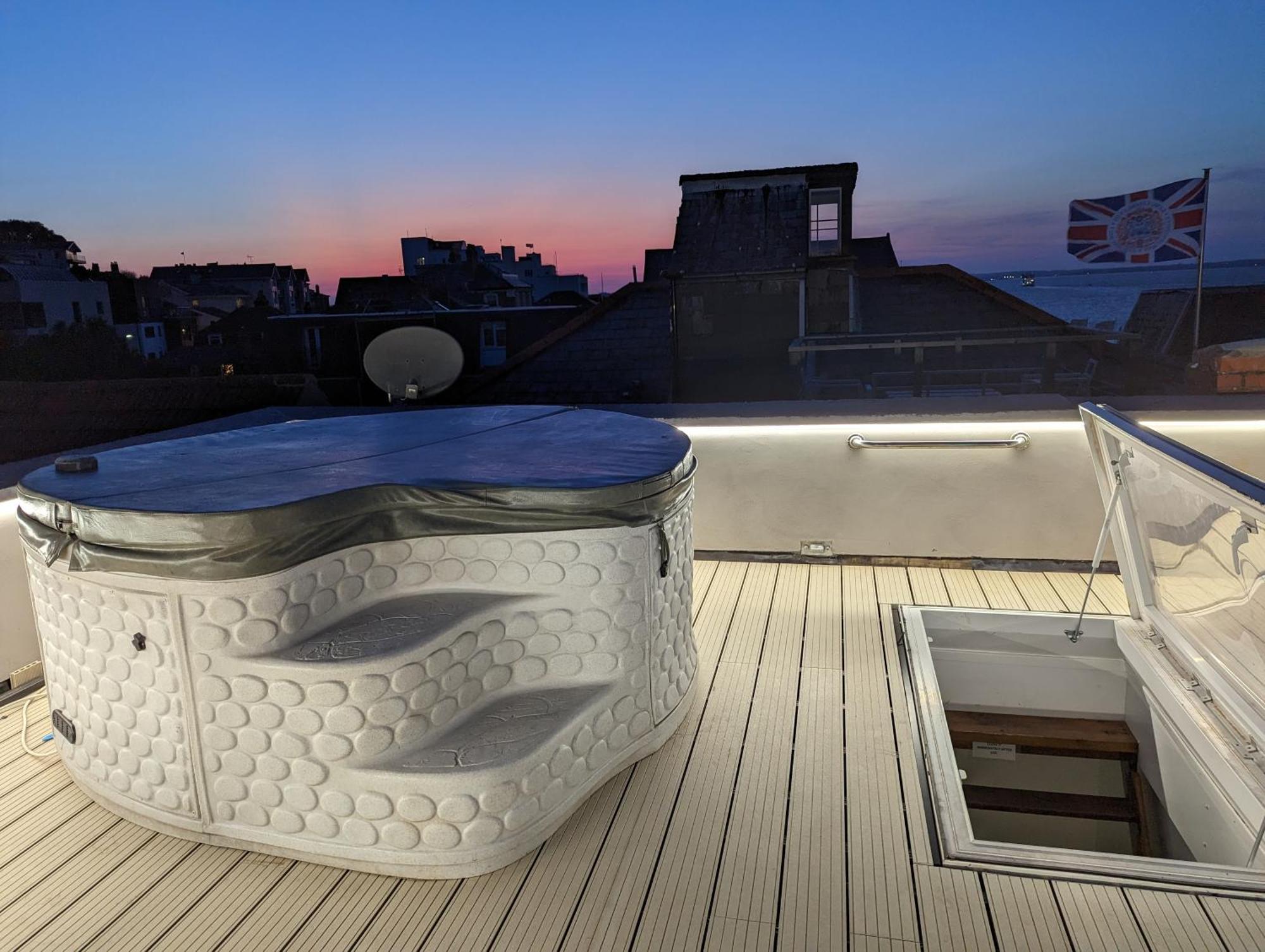 Seafarer'S View - 6 Bedroom Townhouse In Cowes, Parking & Seaviews. Cowes  Exteriér fotografie